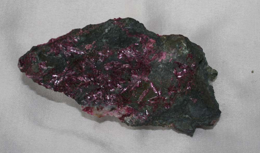 Erythrite Crystals help enliven all the chakras 4433